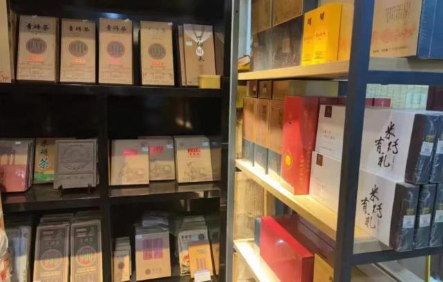 火爆出圈 | “茶韻赤壁·愛上赤壁青磚茶”萬人暢飲促消費活動熱潮席卷全國，強勁東風(fēng)吹進內(nèi)蒙古，共襄趙李橋茶廠75周年廠慶盛宴！