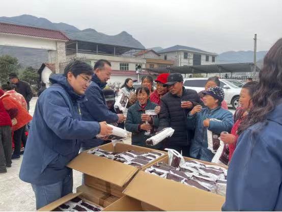 冬日暖心，楚天好茶走進孟垅村